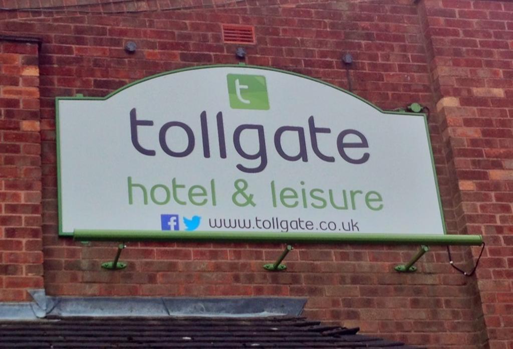 Tollgate Hotel & Leisure Stoke-on-Trent Extérieur photo